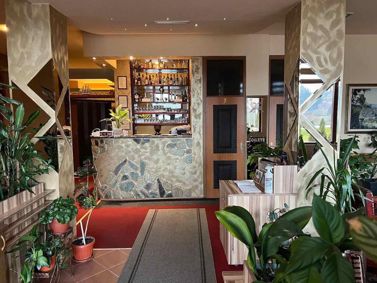 Hotel Dva Goluba Pale Εξωτερικό φωτογραφία
