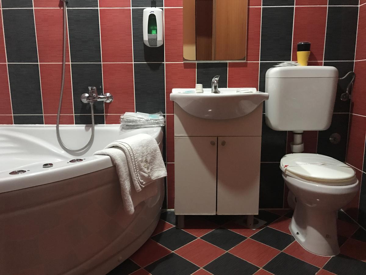 Hotel Dva Goluba Pale Εξωτερικό φωτογραφία