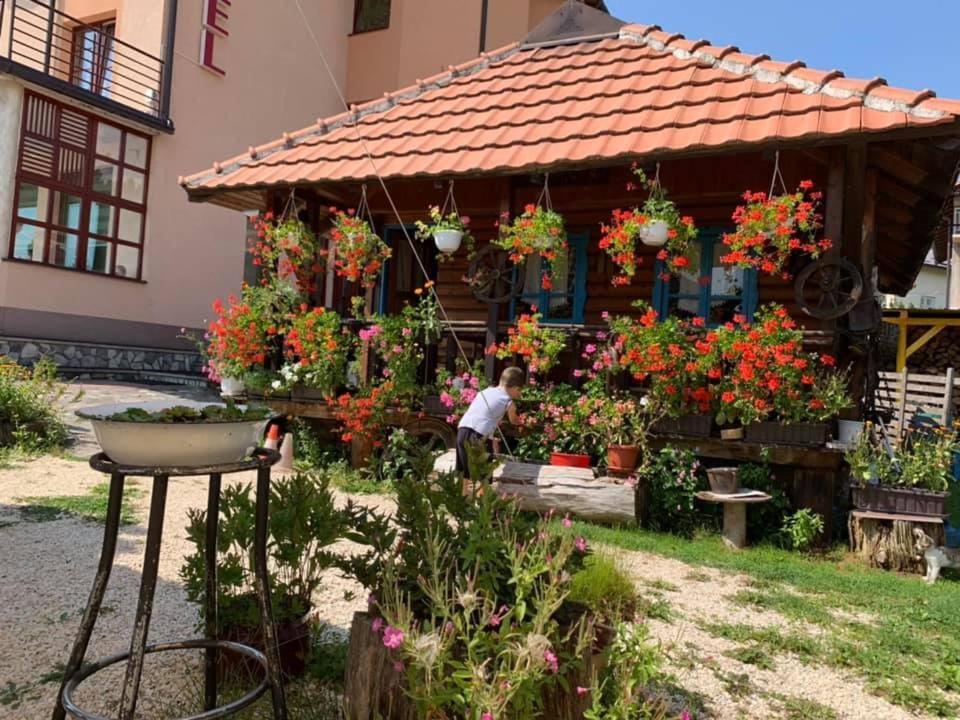 Hotel Dva Goluba Pale Εξωτερικό φωτογραφία